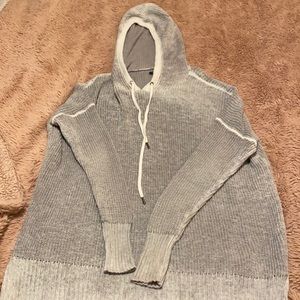 American Eagle pullover
